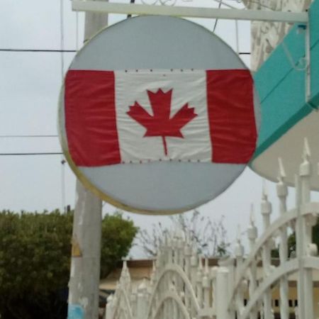 Canadian House Tolú المظهر الخارجي الصورة