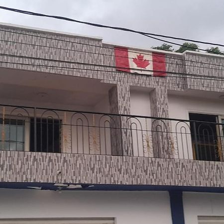 Canadian House Tolú المظهر الخارجي الصورة
