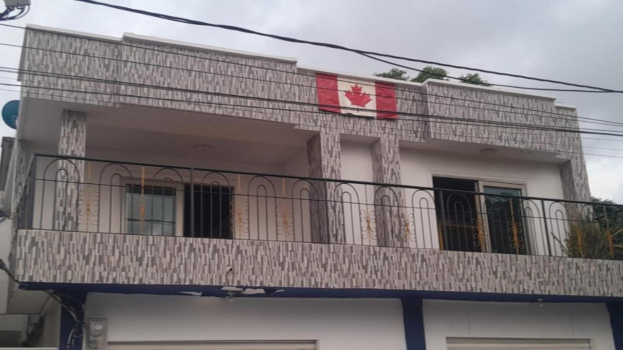 Canadian House Tolú المظهر الخارجي الصورة